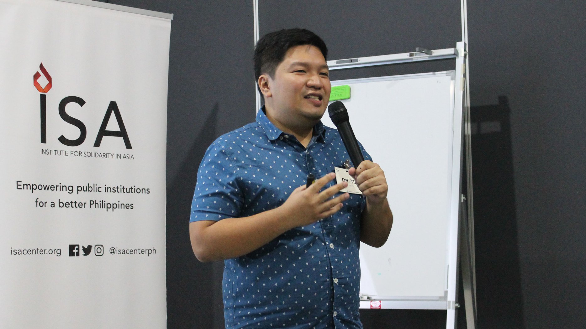 Dr. Tim Dizon of the Research Institute for Tropical Medicine (RITM) delivering the first lecture.